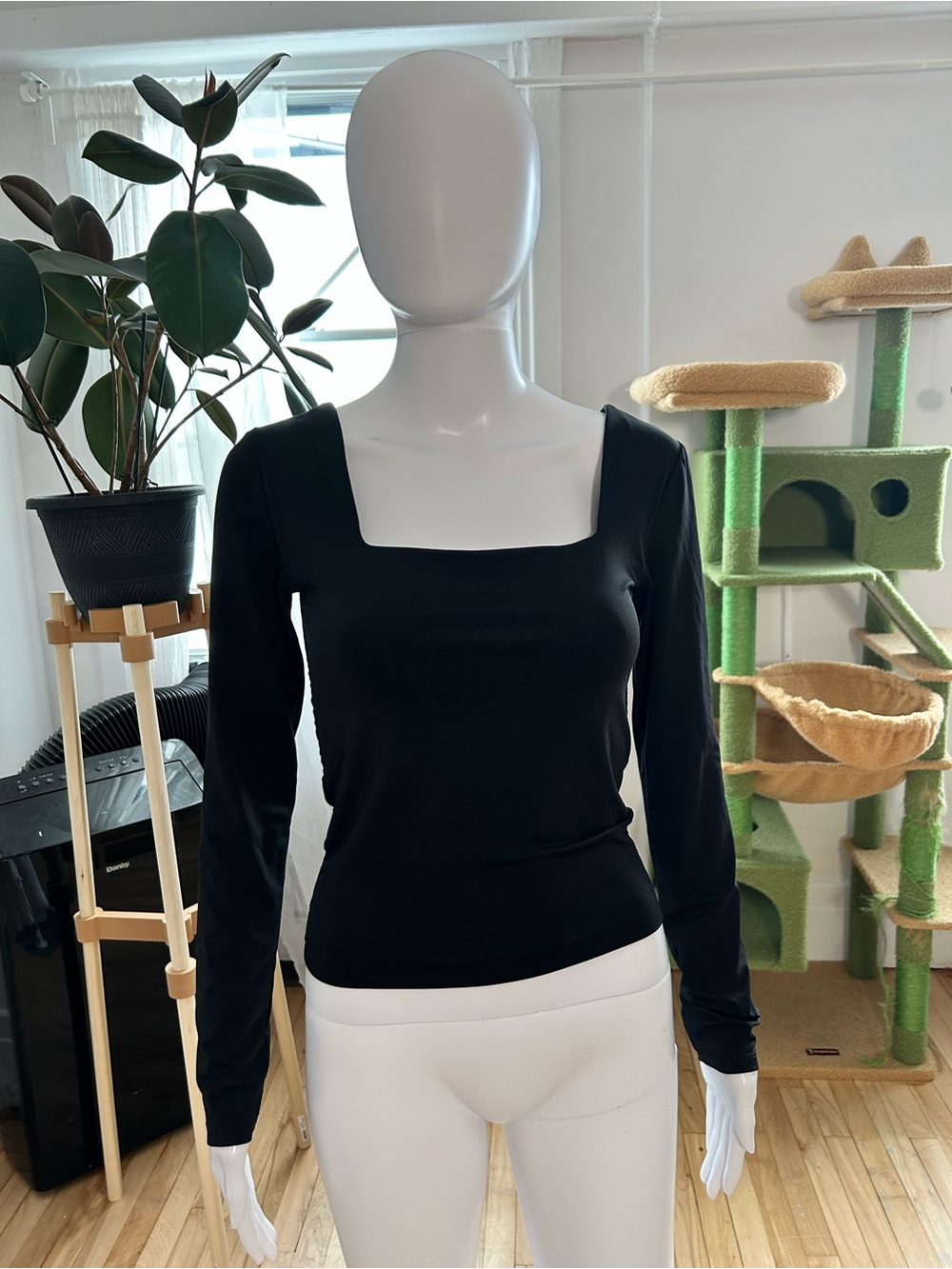 Black Long-Sleeve Square Neck Top